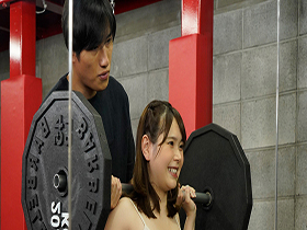 ジムにやってきた爆乳人妻！汗だくのスポブラおっぱいをメチャクチャに揉みしだいて中出し　月見伊織　サンプル画像05